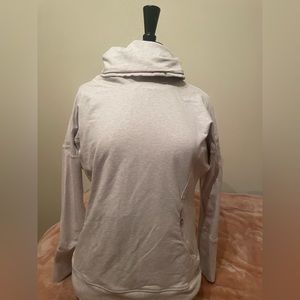 gray Lululemon turtleneck size 8